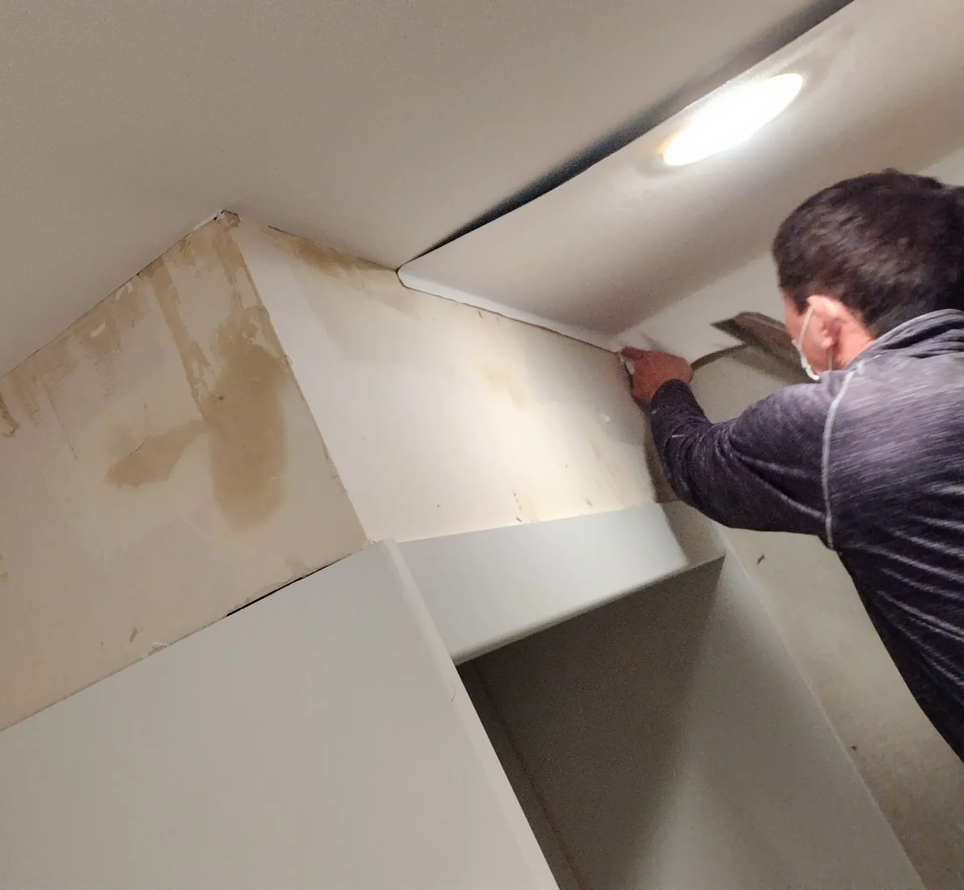 昭和区 D杁中様 漏水により下地プラスターボード・クロス貼替